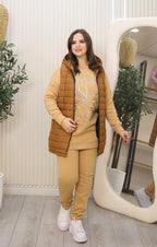color:beige